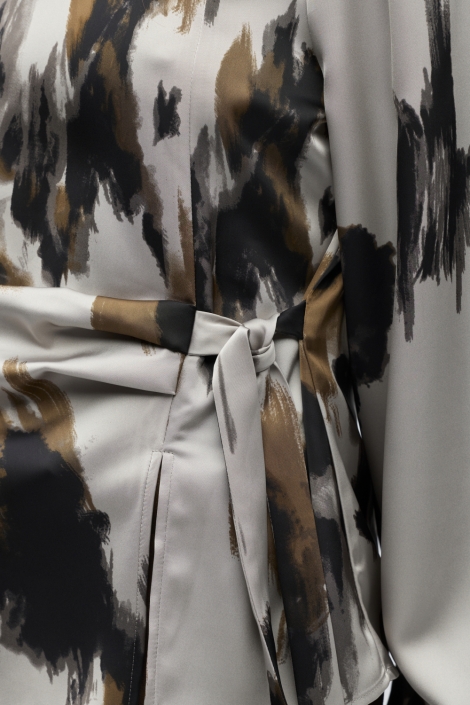 Object grijze dames blouse | Close up
