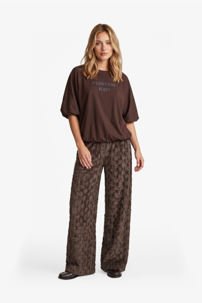 Fluresk bruine dames t-shirt | Model