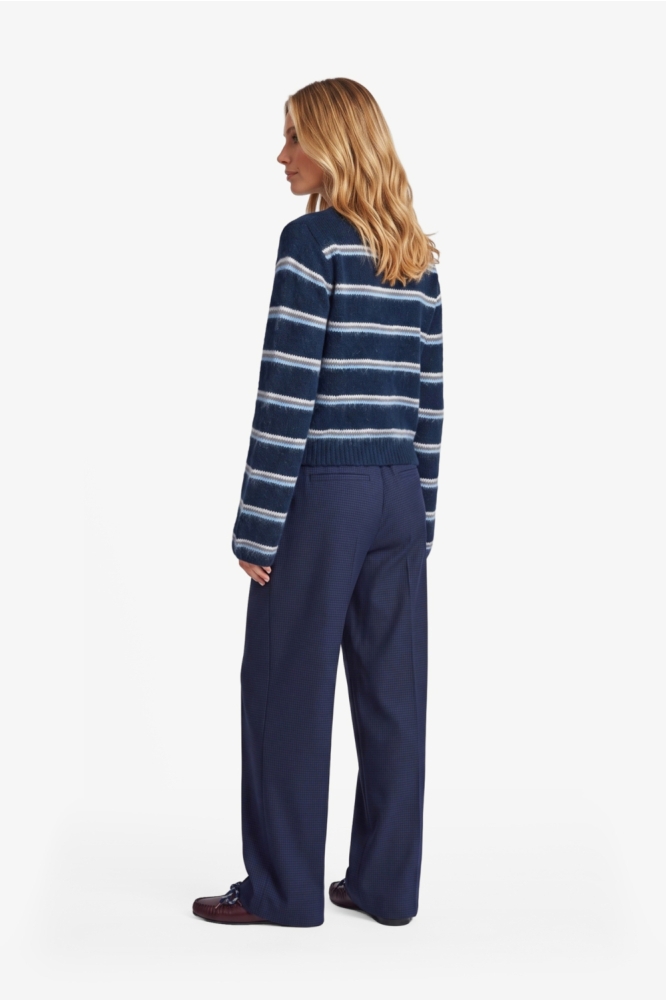 Fluresk blauwe dames trui | Model