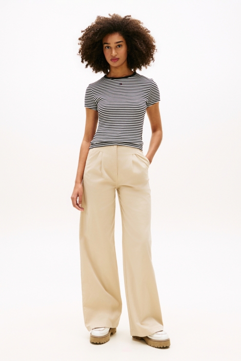 Tommy Jeans zwarte dames t-shirt | Model