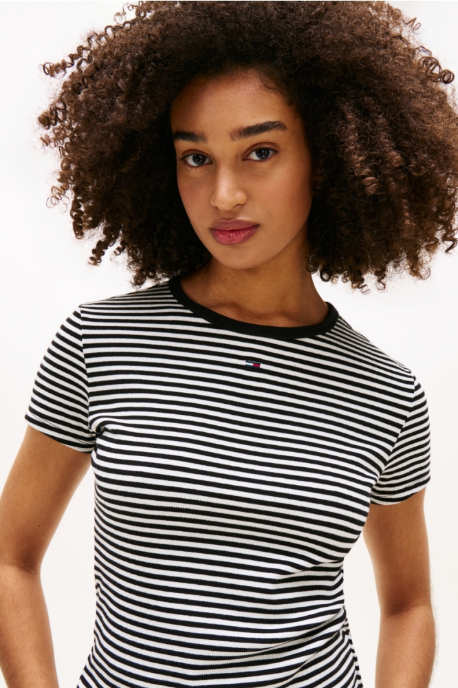 Tommy Jeans zwarte dames t-shirt | Close up