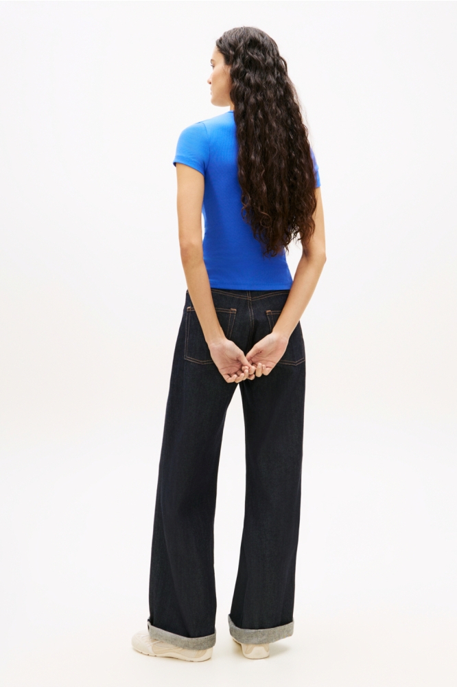 Tommy Jeans blauwe dames t-shirt | Model