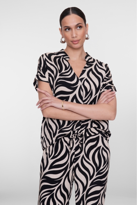 Geisha zwarte dames t-shirt | Model vooraanzicht