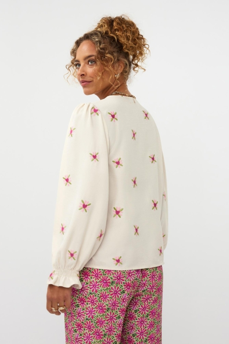 Ydence beige dames t-shirt | Model achteraanzicht