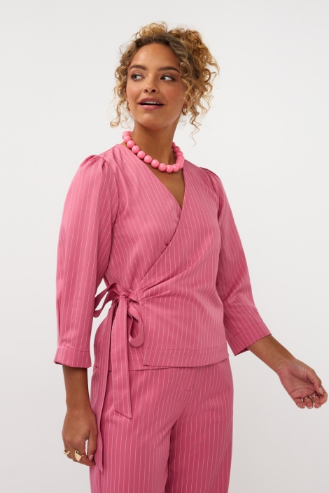 Ydence roze dames blouse | Model vooraanzicht