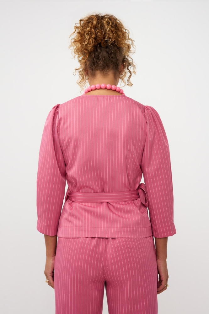 Ydence roze dames blouse | Model achteraanzicht