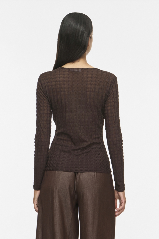 Vila bruine dames top | Model achteraanzicht