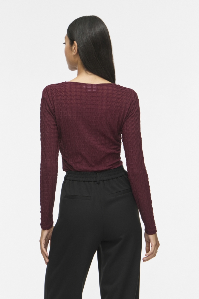 Vila bordeaux dames top | Model achteraanzicht