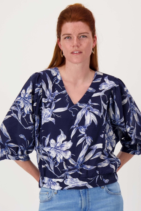 Zusss blauwe dames blouse | Model vooraanzicht