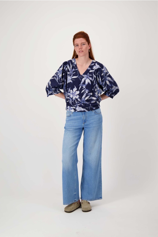 Zusss blauwe dames blouse | Model