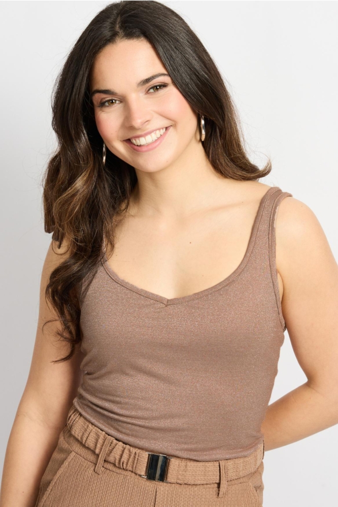 C&S The Label taupe dames top | Model vooraanzicht