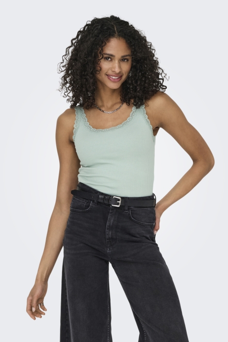 Only groene dames top | Model vooraanzicht