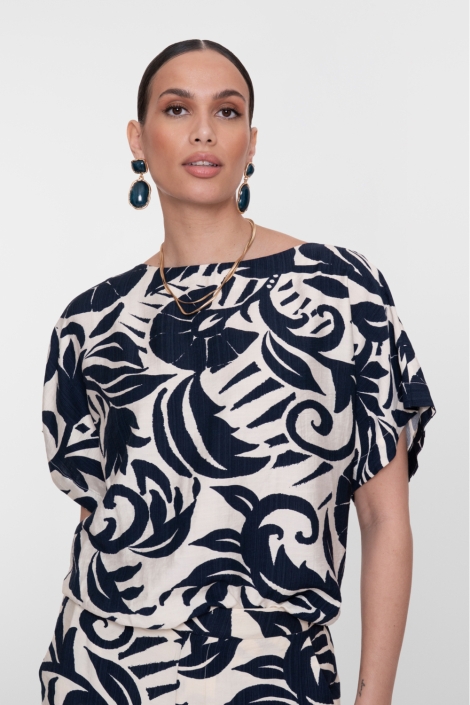 Geisha blauwe dames t-shirt | Model vooraanzicht