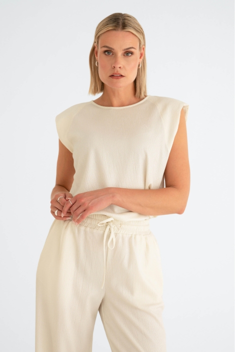 Maicazz ecru dames top | Model vooraanzicht