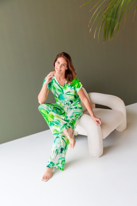 NED groene dames t-shirt | Sfeerbeeld, In situatie