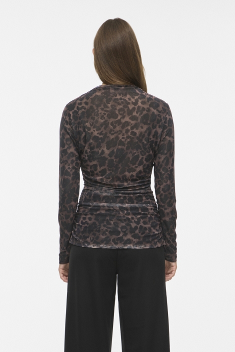 Vila bruine dames top | Model achteraanzicht
