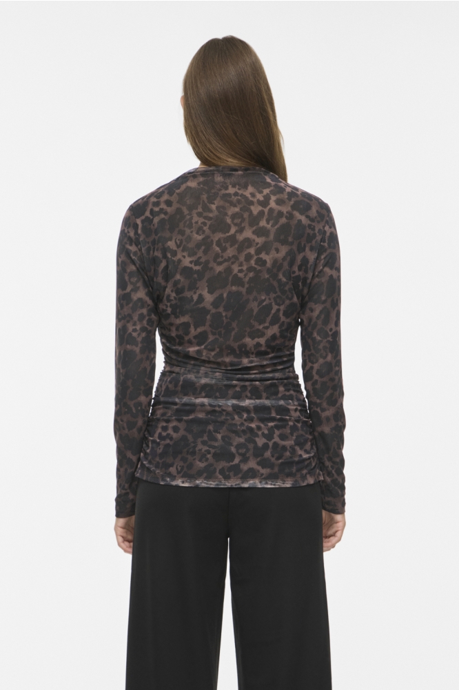Vila bruine dames top | Model achteraanzicht