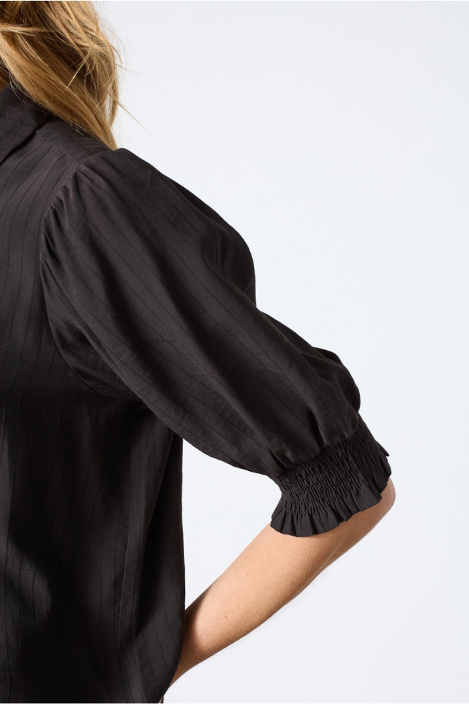 SisterS point zwarte dames blouse | Close up