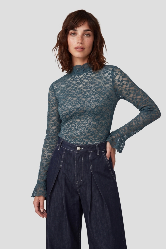 Fluresk groene dames top | Model vooraanzicht