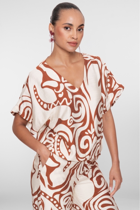 Geisha beige dames blouse | Model vooraanzicht