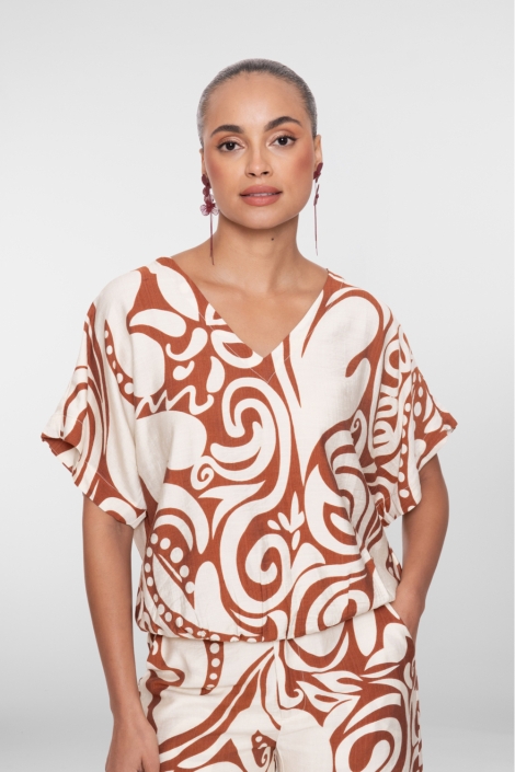 Geisha beige dames blouse | Model vooraanzicht
