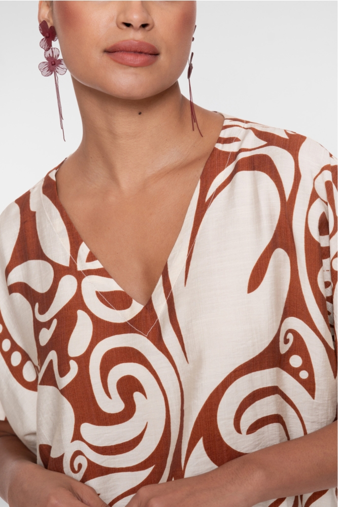 Geisha beige dames blouse | Close up