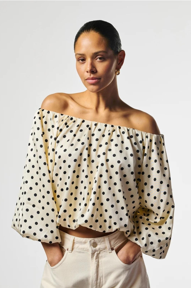 Aaiko ecru dames top | Model vooraanzicht