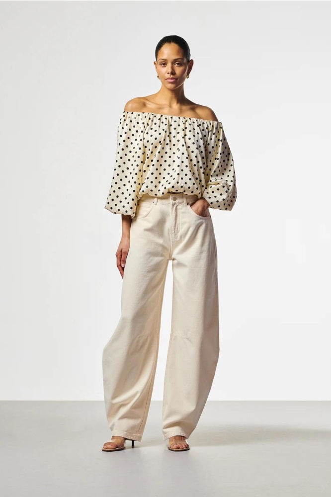 Aaiko ecru dames top | Model