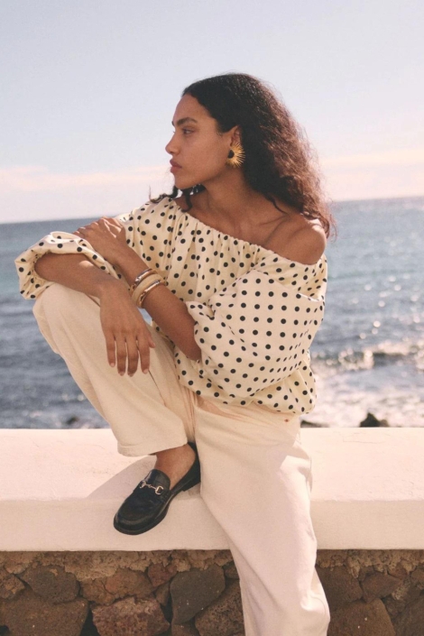 Aaiko ecru dames top | Sfeerbeeld, In situatie