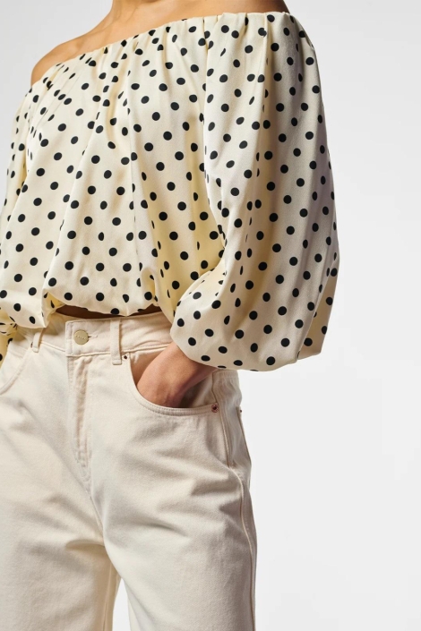 Aaiko ecru dames t-shirt | Close up