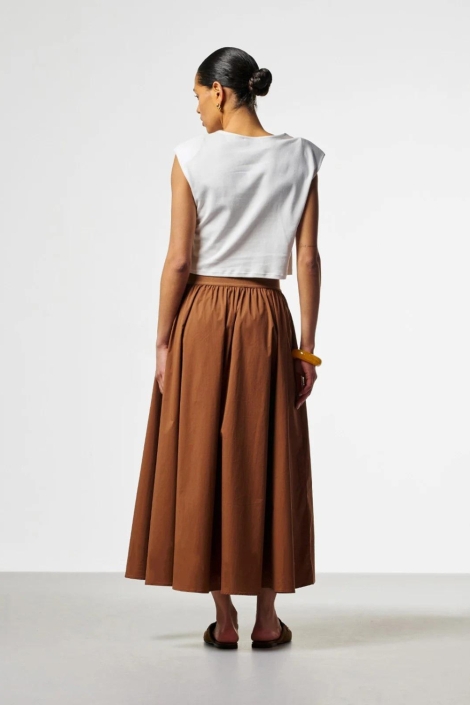 Aaiko ecru dames top | Model achteraanzicht