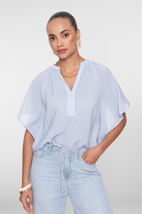 Geisha blauwe dames blouse | Model vooraanzicht