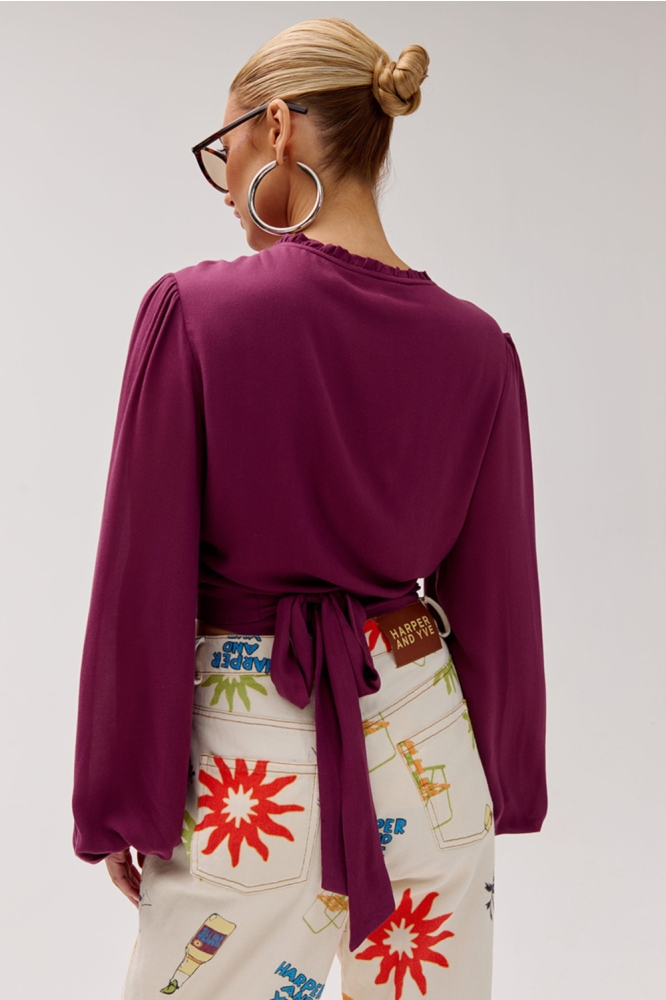 Harper & Yve paarse dames blouse | Model achteraanzicht