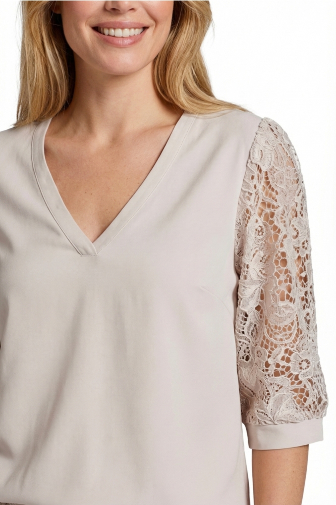 C&S The Label beige dames t-shirt | Model vooraanzicht