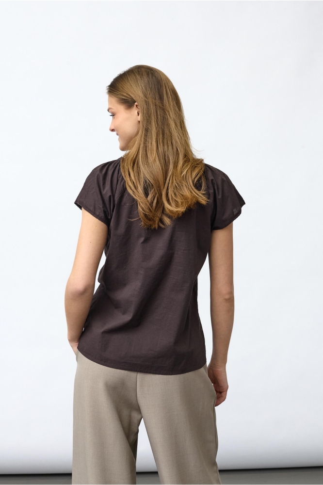 SisterS point bruine dames t-shirt | Model achteraanzicht