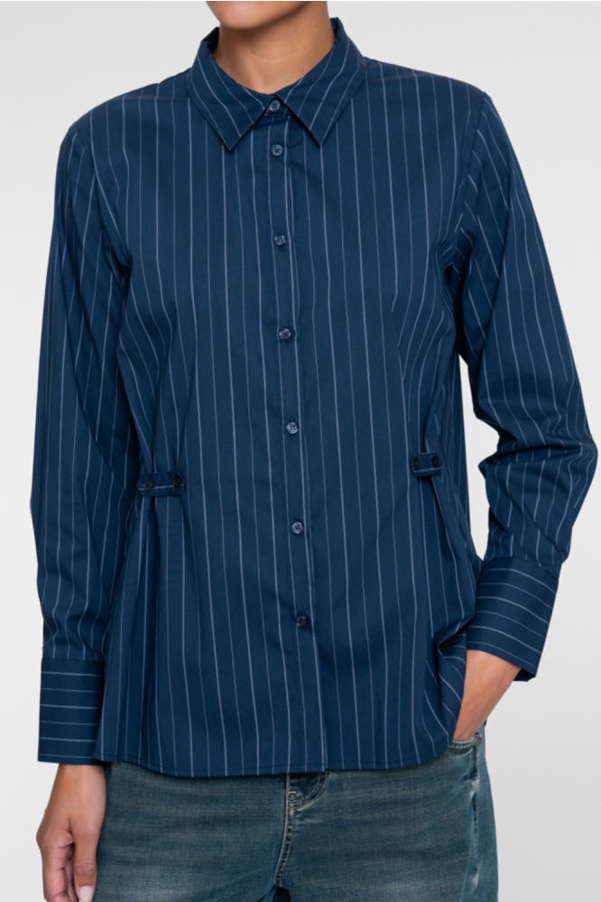 Geisha blauwe dames blouse | Close up