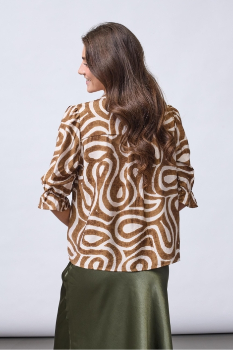 SisterS point camel dames t-shirt | Model achteraanzicht