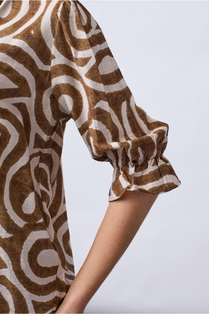 SisterS point camel dames t-shirt | Close up