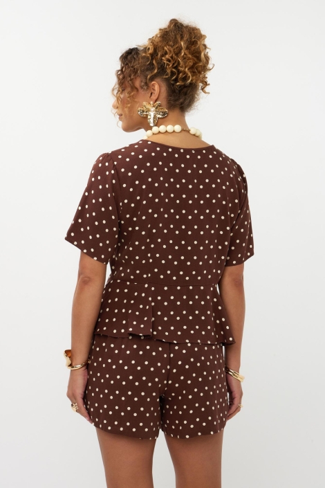 Ydence bruine dames blouse | Model achteraanzicht