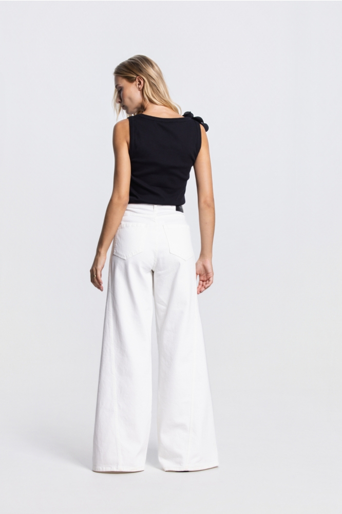 Juffrouw Jansen zwarte dames top | Model achteraanzicht