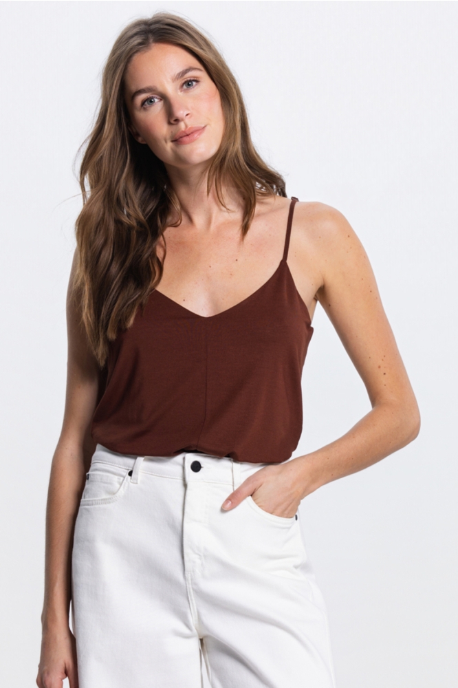 Juffrouw Jansen bruine dames top | Model vooraanzicht