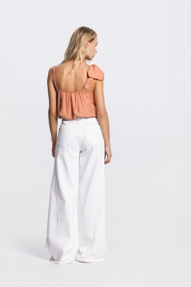 Juffrouw Jansen oranje dames top | Model achteraanzicht