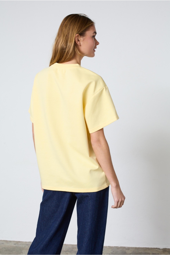 SisterS point gele dames t-shirt | Model achteraanzicht