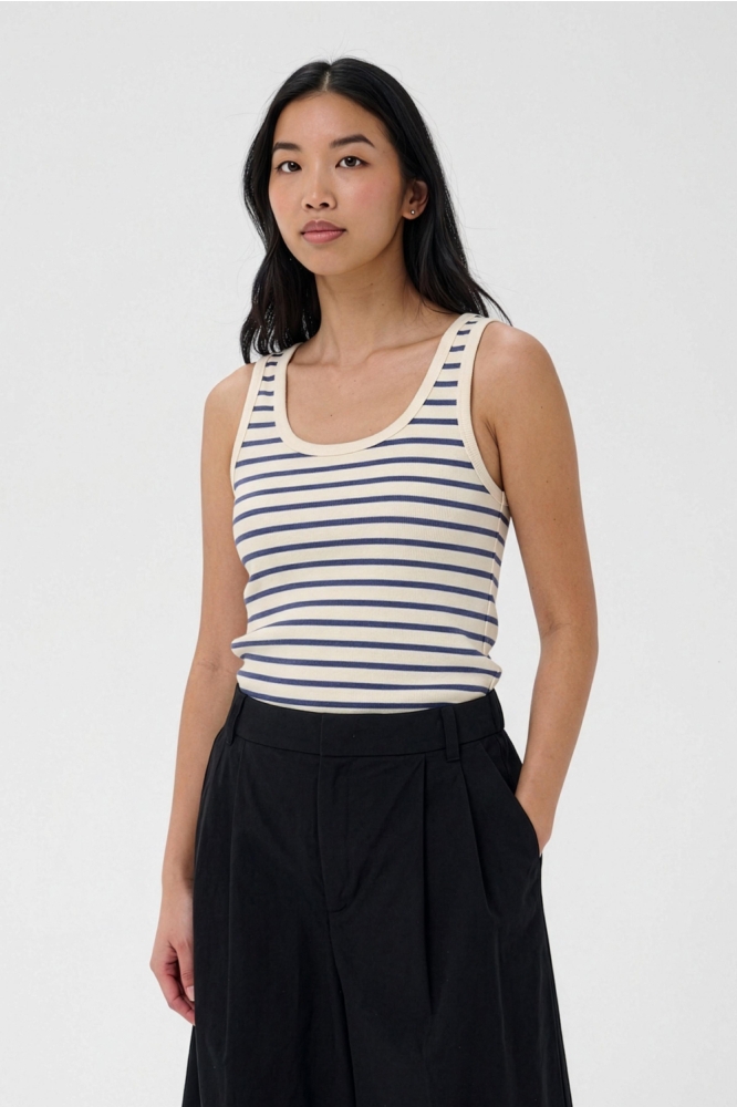 Part Two ecru dames top | Model vooraanzicht