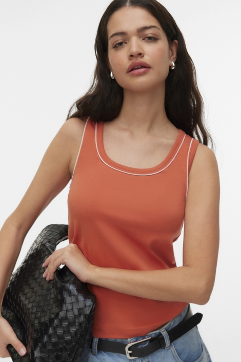 Vero Moda oranje dames top | Model vooraanzicht