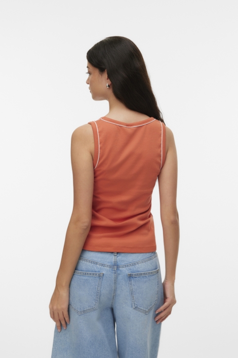 Vero Moda oranje dames top | Model achteraanzicht