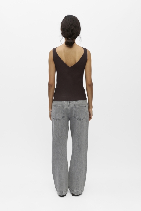 Object bruine dames top | Model achteraanzicht