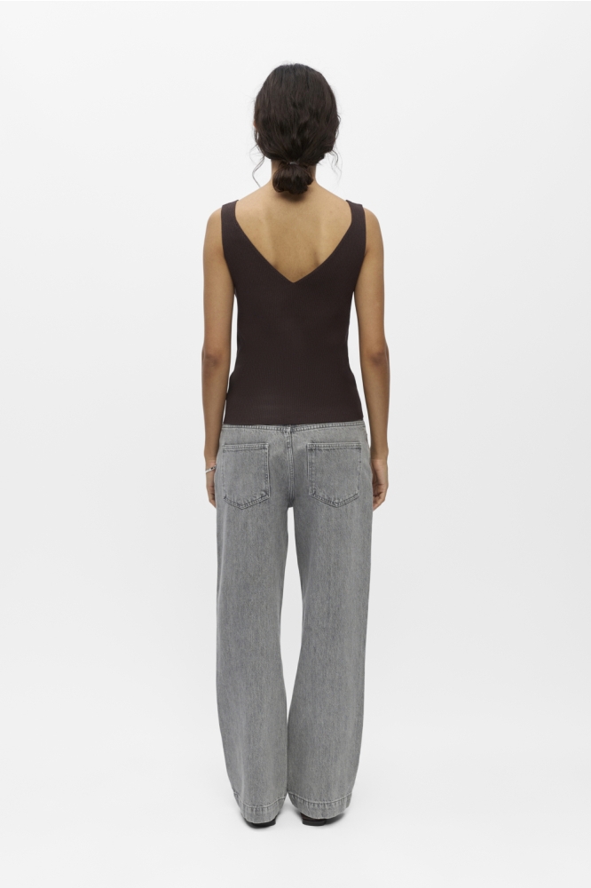 Object bruine dames top | Model achteraanzicht