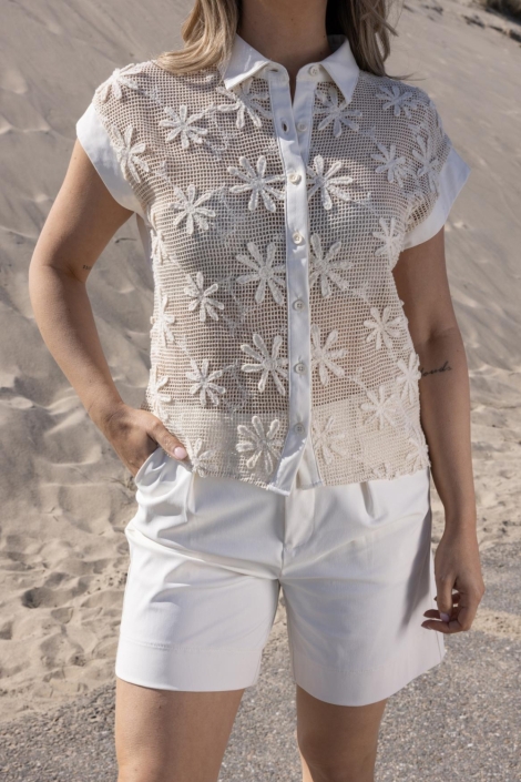 Kimara ecru dames blouse | Close up
