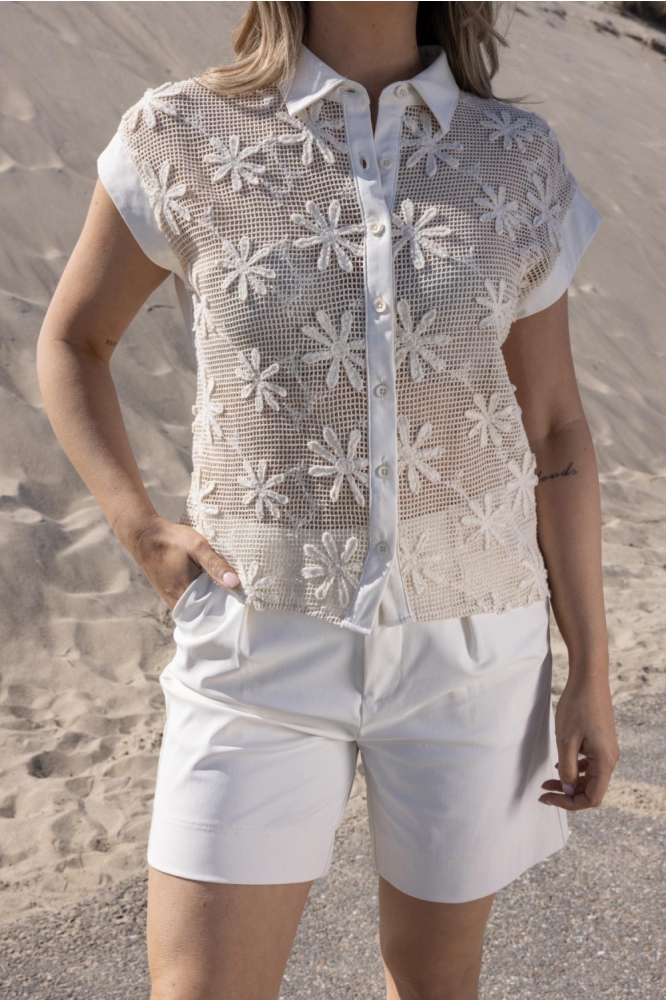 Kimara ecru dames blouse | Close up